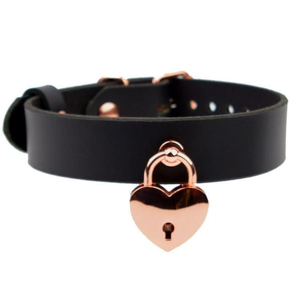 Rose Gold Love Heart Vorhängeschloss Halsband | Handgefertigter Choker aus schwarzem Leder | Col25BlkRg