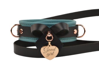 Collar de cuero BDSM verde azulado de primera calidad con lazo, colgante de oro rosa grabado a medida y correa.
