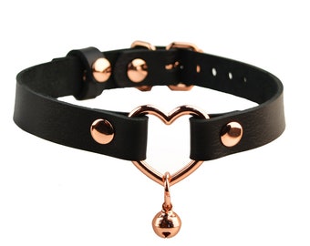 Geheime Nachricht Individuell graviertes Lederhalsband mit Rose Gold Herz & Kätzchen Glocke | Handgefertigter Unterwürfiger Pet Play Kitty Choker | Col53rg