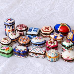 Vintage fransk porslinskonst pillerdosa samling ring presentask