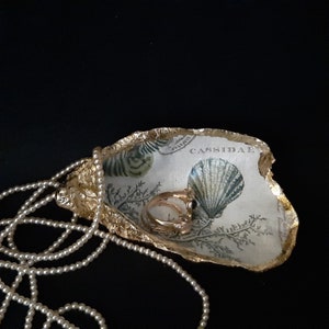 Oyster ring dishes Shell trinket dish Oyster shell jewelry dish Oyster shell ring dish Decoupage oyster shell ring holder Beach lover gift