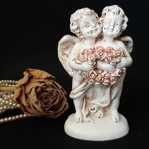 Shabby Chic Cherub Figurine: Vintage Angel with Rose Wreath