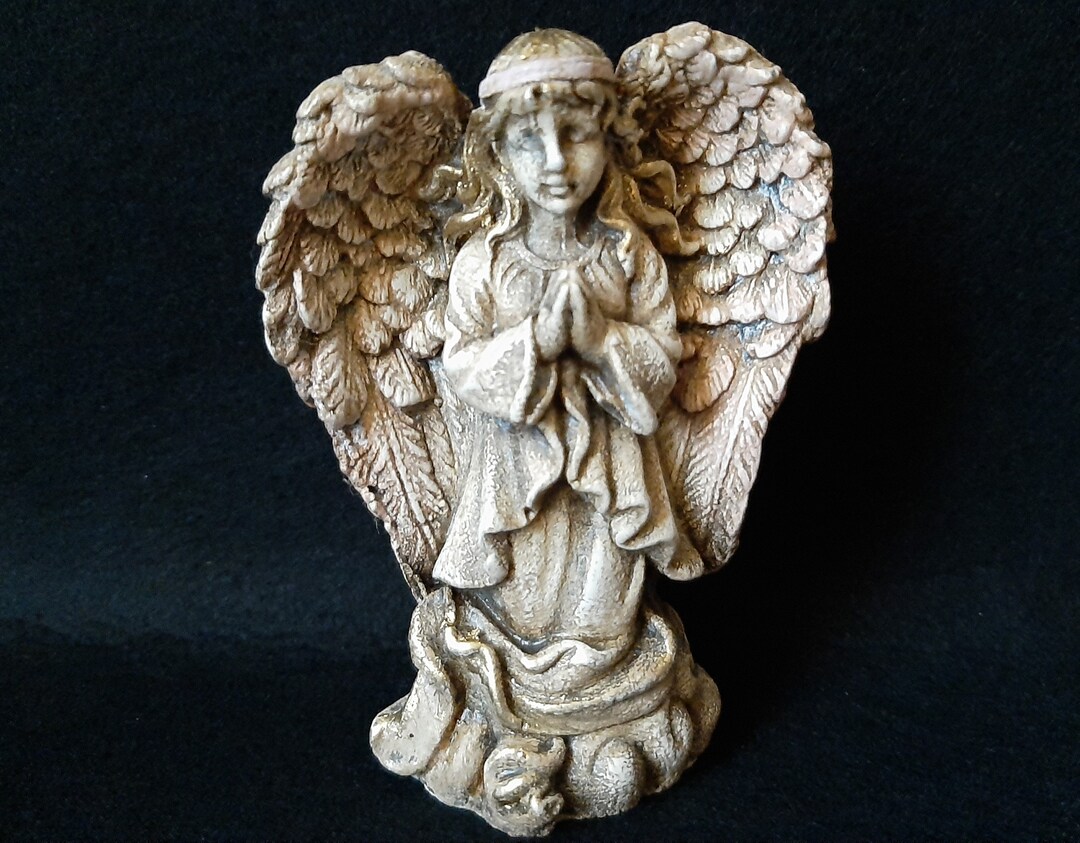 祈る天使の像 – スピリチュアルギフト、洗礼や結婚式のための