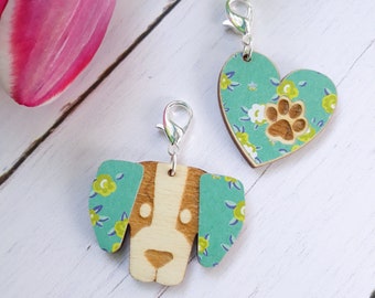 Wooden Stitch Marker Bundle „Dog love“, set of 2, a dog‘s head and a heart with a pawprint, teal-coloured