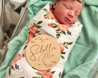 Newborn Name Sign, Baby Name Sign, Newborn Photo Prop, Birth Announcement Sign, Floral Name sign, Hospital picture, Flower announcement sign