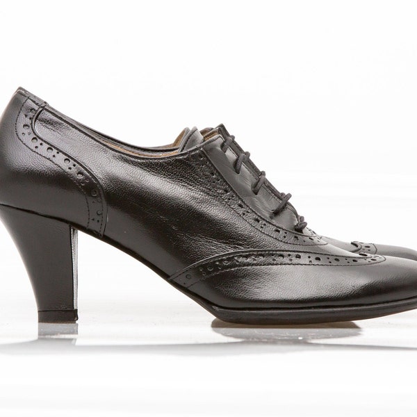 Tango elegante Damen Halbschuhe mit Brogues, Vintage, aus weichem schwarzem Leder