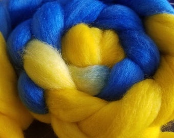 Slava Ukraini hand dyed falkland roving, proceeds to charity as noted in description