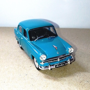 Modèle de voiture vintage Moskvich-402 : objet de collection 1/43 DeAGOSTINI