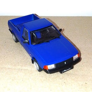 モスクヴィッチ - 2335。ヴィンテージ。コレクターカーモデル 1/43 子供用車。レア。ミニカー。古い車。デアゴスティーニ、コレクターカー