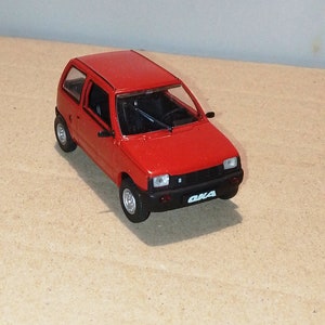 VAZ-1111「OKA」1987-2008。ソ連。ヴィンテージ。コレクターカーモデル1/43、子供用車。レア。ミニカー。古い車。DeAGOSTINI。カーモデル
