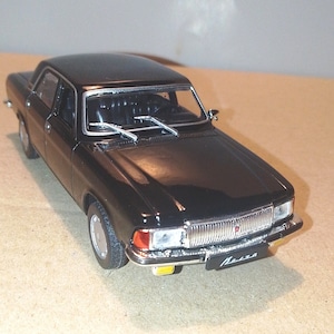 GAZ-3102。1981-2008。ヴィンテージ。コレクターカーモデル。子供用車。希少。ミニカー。古い車。DeAGOSTINI