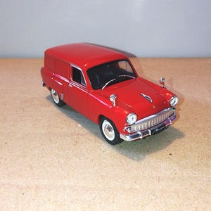 Modèle de voiture vintage Moskvich-430 : objet de collection 1/43 DeAGOSTINI