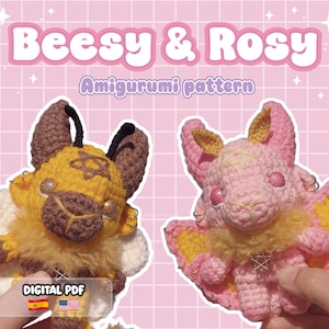 Puede incluir: Un patrón de amigurumi de ganchillo con dos criaturas caprichosas: una abeja amarilla con detalles marrones y una polilla rosa con alas amarillas. El texto "Beesy & Rosy" y "Amigurumi pattern" se muestran sobre un fondo rosa. También se ve la frase "DIGITAL PDF".
