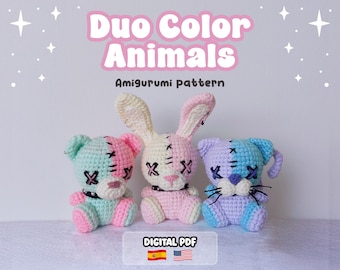 Może przedstawiać: Trzy szydełkowane zwierzątka amigurumi, w tym miś, królik i kot, każde z dwukolorowym wzorem, wyszywanymi oczami w kształcie litery X i obrożami. Tekst głosi Duo Color Animals Amigurumi pattern oraz DIGITAL PDF z ikonami flag.