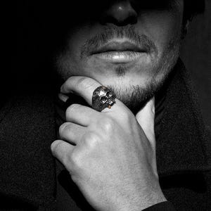 Anillo de calavera de plata de ley 925 maciza, anillo Memento Mori, anillo de calavera para hombre, Memento Vivere, joyería para moteros, regalo estoico /R015 imagen 5