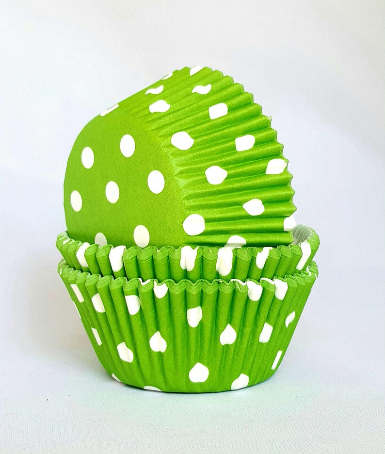 High Quality Green White Polkadot Standard Size Cupcake Cases Liners High Quality Green White Polkadot Standard Size Cupcake Cases Liners