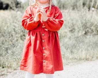 Vestido y blusa Lena: patrón de costura para un vestido camisero con  botones para niñas de meses a 12 años