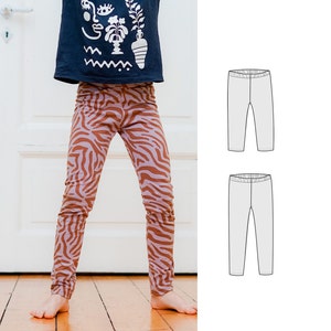 Op de afbeelding: Een kind draagt ​​een bruine en witte zebraprint leggings met een donkerblauw t-shirt met een wit grafisch ontwerp. Rechts is een lijntekening van leggings te zien.