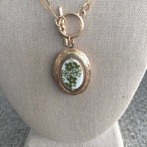 Corelle Spring Blossom Pattern, Broken Plate Necklace, Broken China Jewelry, Vintage China Locket Pendant