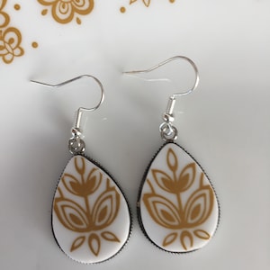 Corelle Golden Butterfly Pattern, Broken Plate Earrings, Broken China Jewelry, Vintage China, Corelle Earrings