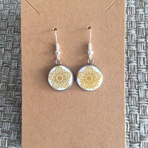 Corelle Golden Butterfly Pattern, Broken Plate Necklace, Broken China Jewelry, Vintage China, Corelle Earrings