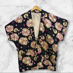 Japanischer Kimono Schwarz Blumenmuster Hanten Ärmellos Gepolsterte Warme Winterjacke Noragi Mantel Strickjacke Kimono Robe Kurzarm