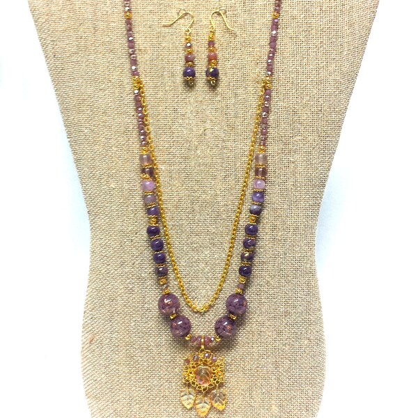 Stunning Crystal, agate, pale mauve gold beads, gold tone pendant with hanging gold glass leaves matching bracelet and earrings.