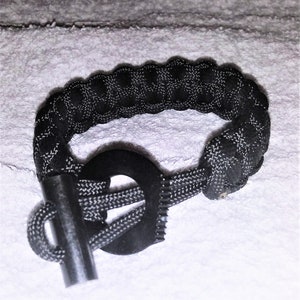 Paracord Survival/Firestarting Bracelet