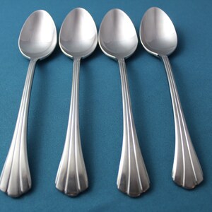 4 Place Oval Soup Spoons Kirk Stieff SATIN FLUTES 18/8 1984 Japan 6 7/8&quot;