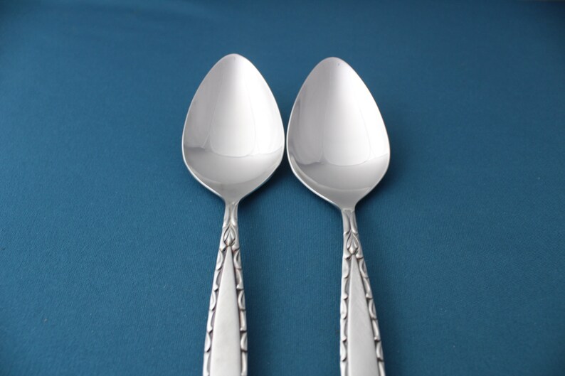 ONEIDA COMMUNITY VENETIA PATTERN STAINLESS FLATWARE