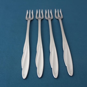 4 Seafood Cocktail Forks Oneida SHORELINE Community Stainless 6&quot;