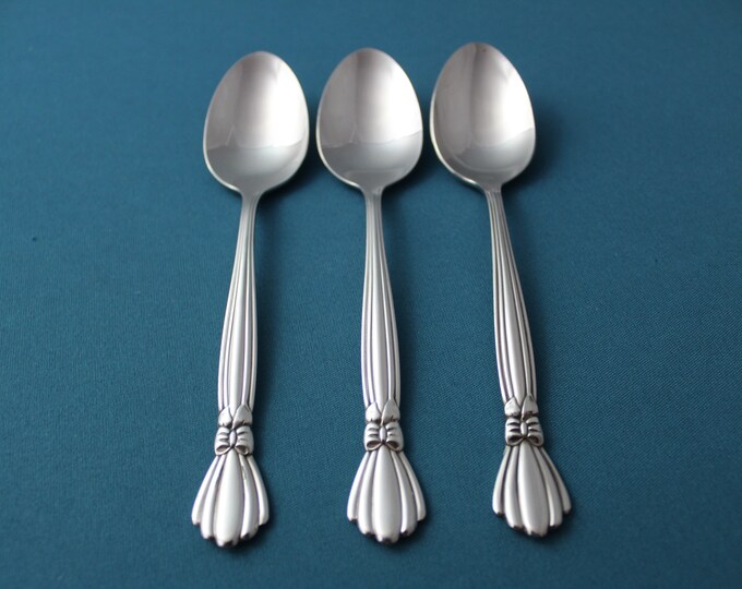3 Teaspoons Oneida Deluxe ALEXIS Stainless Ribbon 6 1/8