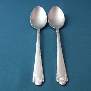 2 Place Oval Soup Spoons Wallace FRENCH SHELL 18/8 Rope Front Japan 6 7/8"