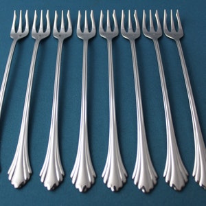 8 Seafood Cocktail Forks Oneida Distinction REMBRANDT Stainless 6&quot;