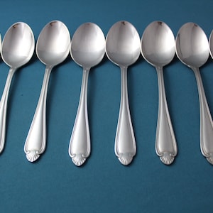 8 Place Oval Soup Spoons Pfaltzgraff BISCAYNE Stainless Korea 6 3/4&quot;