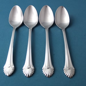 4 Teaspoons Reed & Barton SEAFARE GLOSSY 18/8 Stainless Korea Shell 6&quot;