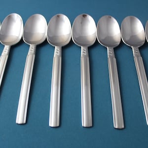 8 Place Oval Soup Spoons Pfaltzgraff CROSSROADS Glossy Stainless Korea 6 7/8&quot;