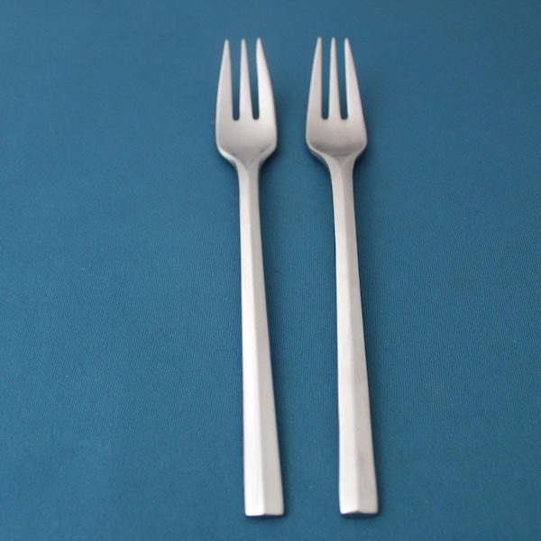 2 Dinner Forks Dansk PARALLEL DIAMOND 18/8 Stainless Korea 7 3/4"