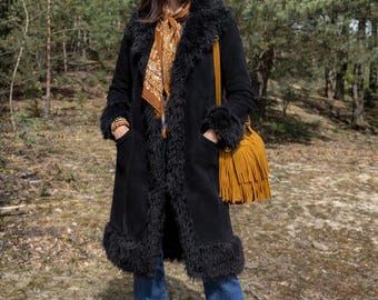 Vintage Penny Lane 70s style Black Vegan Suede Jacket with Luxurious Real Mongolian Lamb Fur – A Timeless Bohemian Icon Size Medium
