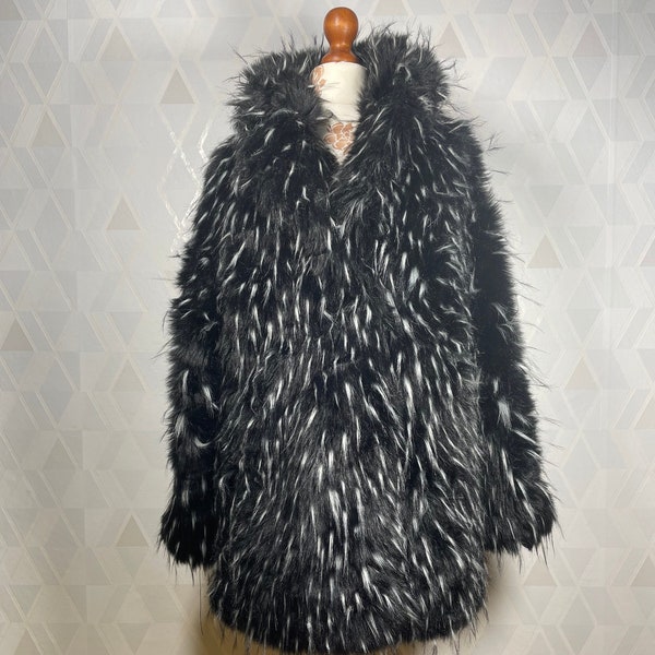 Vintage shaggy fur spectacular unique black&white faux fur 90s coat_