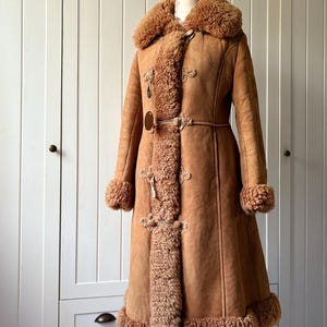 VERY RARE 1970&#39;s  WOODSTOCK Shearling Sheepskin Afghan Coat. Lamb Fur Hippie Folklore Bohemian Penny Lane coat Size M