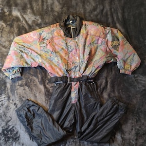 Vintage * Italian 80s Ski Suit Made in Italy / with abstract colorful pattern / arms padded