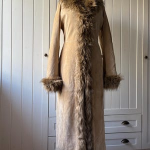 Vintage SO BEAUTIFUL Penny Lane 70s full long coat suede leather coat with dramatic vegan fur Size Small image 4