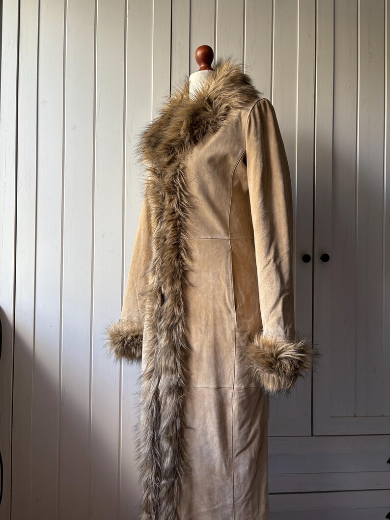 Vintage SO BEAUTIFUL Penny Lane 70s full long coat suede leather coat with dramatic vegan fur Size Small image 3