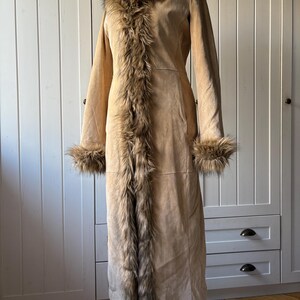 Vintage SO BEAUTIFUL Penny Lane 70s full long coat suede leather coat with dramatic vegan fur Size Small image 7