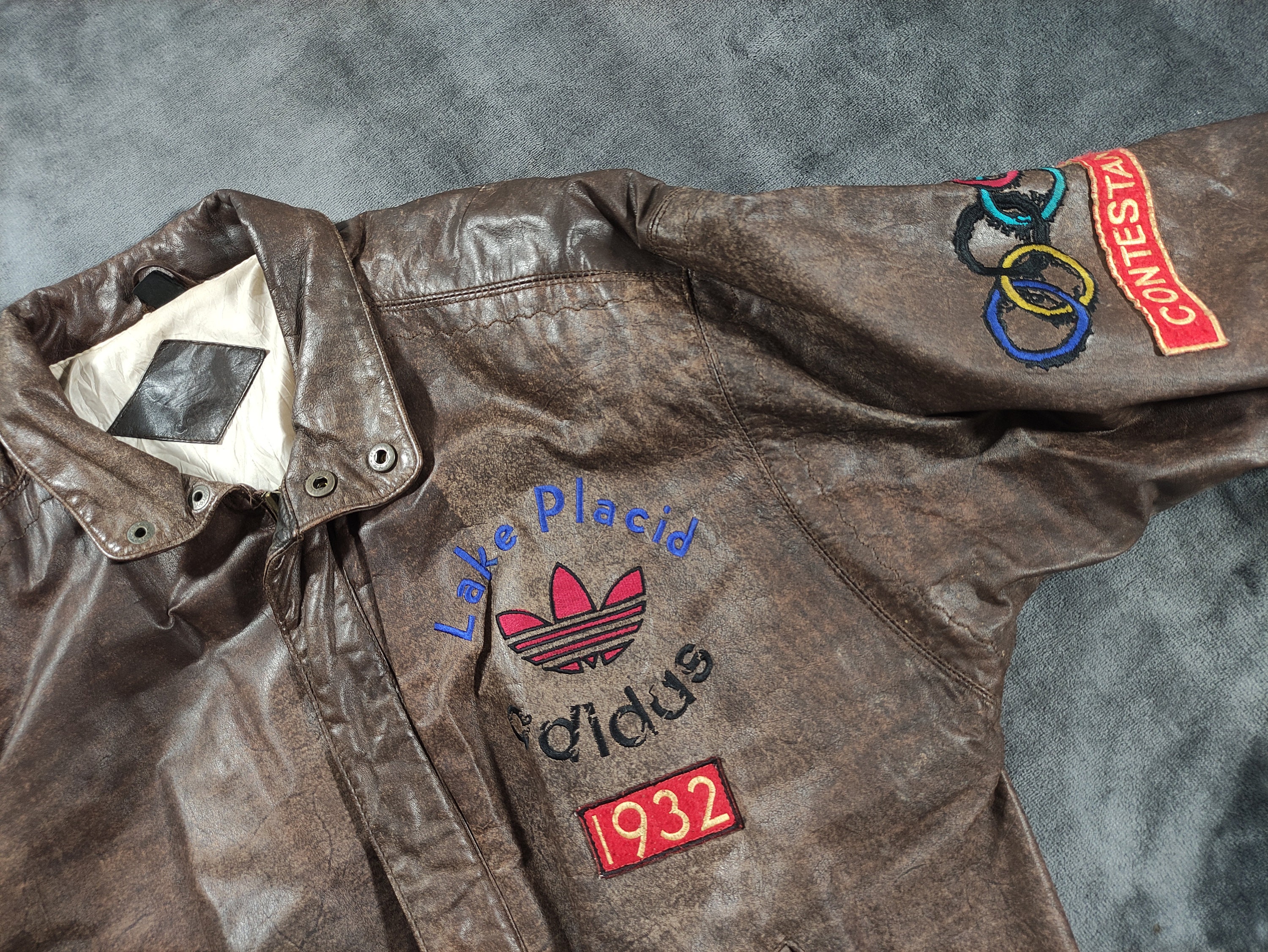 ヴィンテージ * レザー ボンバー ADIDAS レイクプラシッド 1932 ヴィンテージ * レザー ボンバー ADIDAS レイクプラシッド 1932