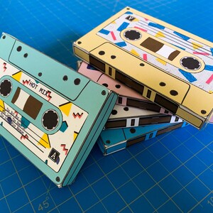 Cassette Tape Box: DIY printbare PDF met bewerkbare tekst (Cadeaukaartdoos)