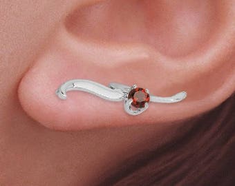 Pendientes trepadores de plata con pasador original. Pendientes trepadores con opciones de piedra natal. Pendientes para orejas perforadas o no.