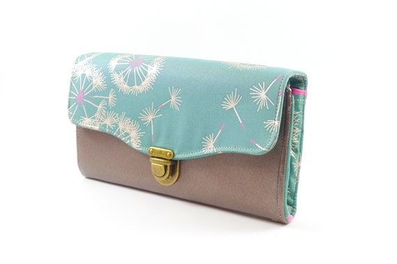 Simple DIY Fabric Wallet - Dear Handmade Life | Diy wallet no sew, Diy  wallet, Fabric wallet