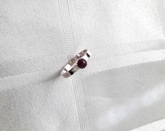 Sterling silver ring with Markara ruby of 5 mm 0.77 cts size 18.5